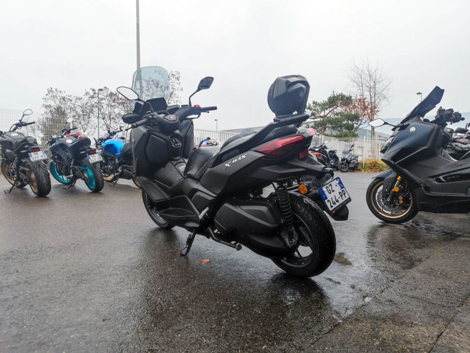 YAMAHA XMAX 300 3