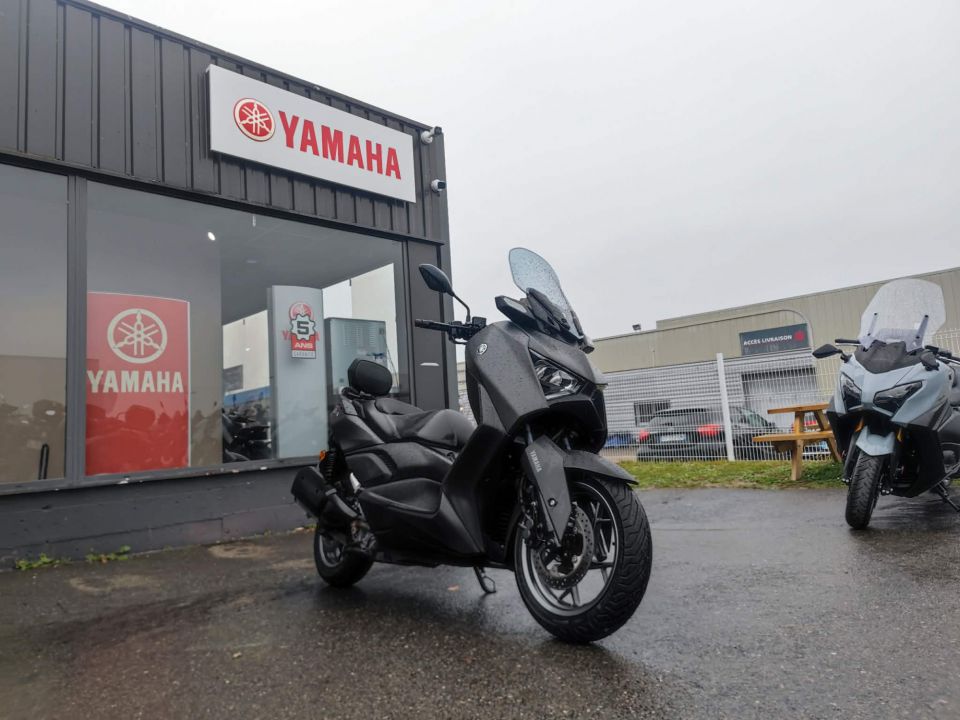 YAMAHA XMAX 300 0