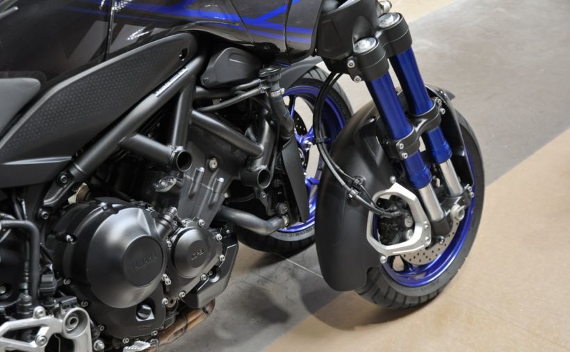 YAMAHA niken 850 6
