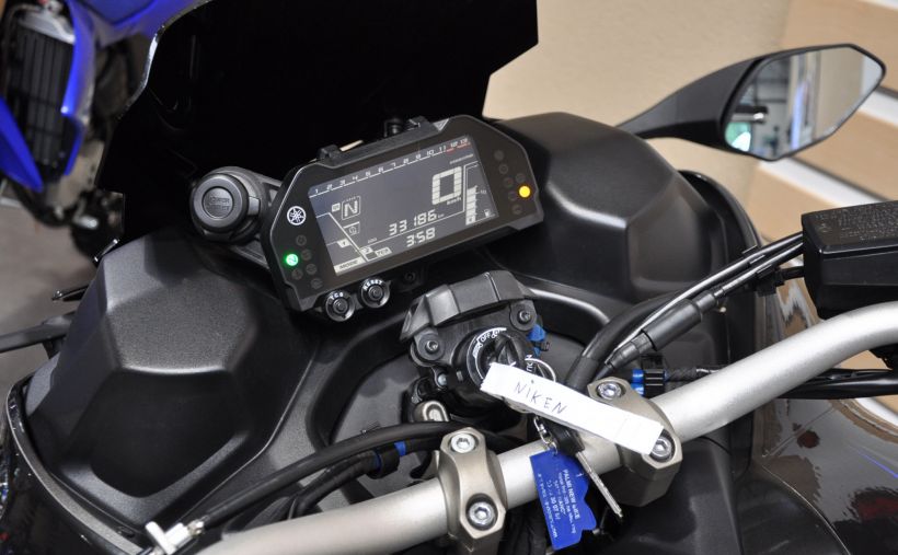 YAMAHA niken 850 17