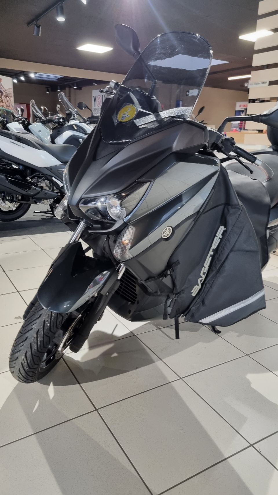 YAMAHA XMAX 125 3