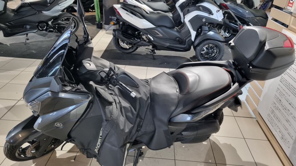 YAMAHA XMAX 125 5