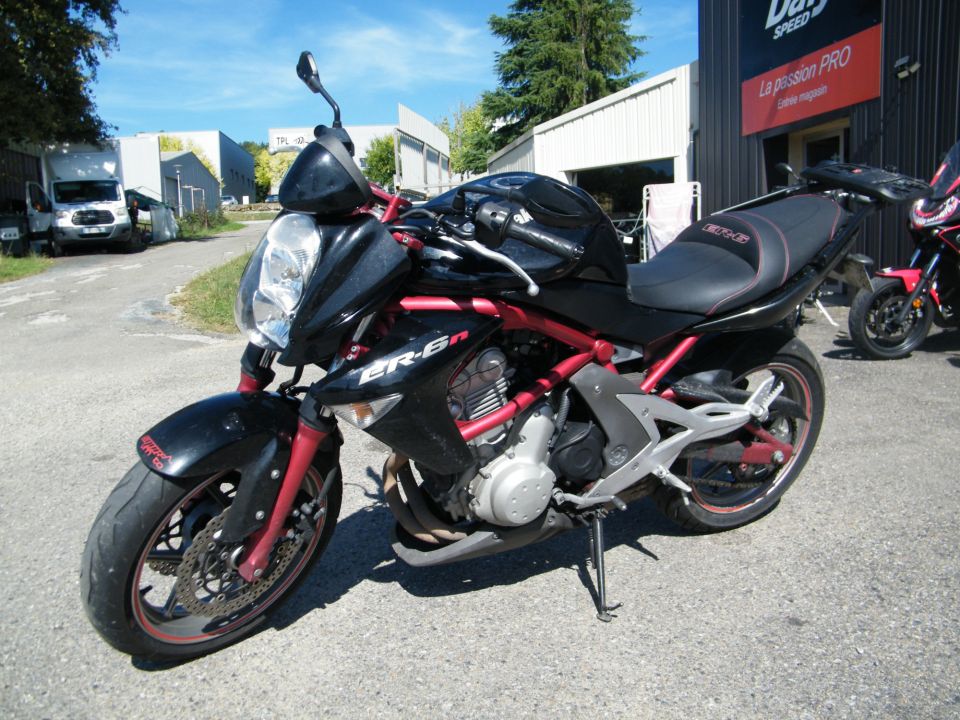 KAWASAKI ER-6 12