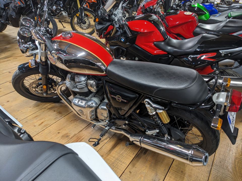 ROYAL ENFIELD INTERCEPTOR 10