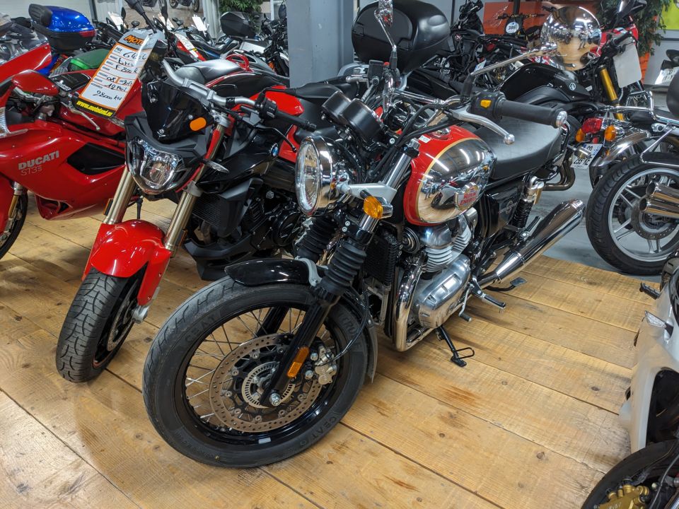 ROYAL ENFIELD INTERCEPTOR 40