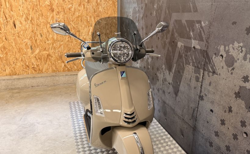 VESPA GTS SUPER SPORT 9