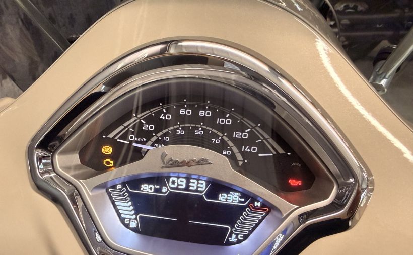 VESPA GTS SUPER SPORT 27