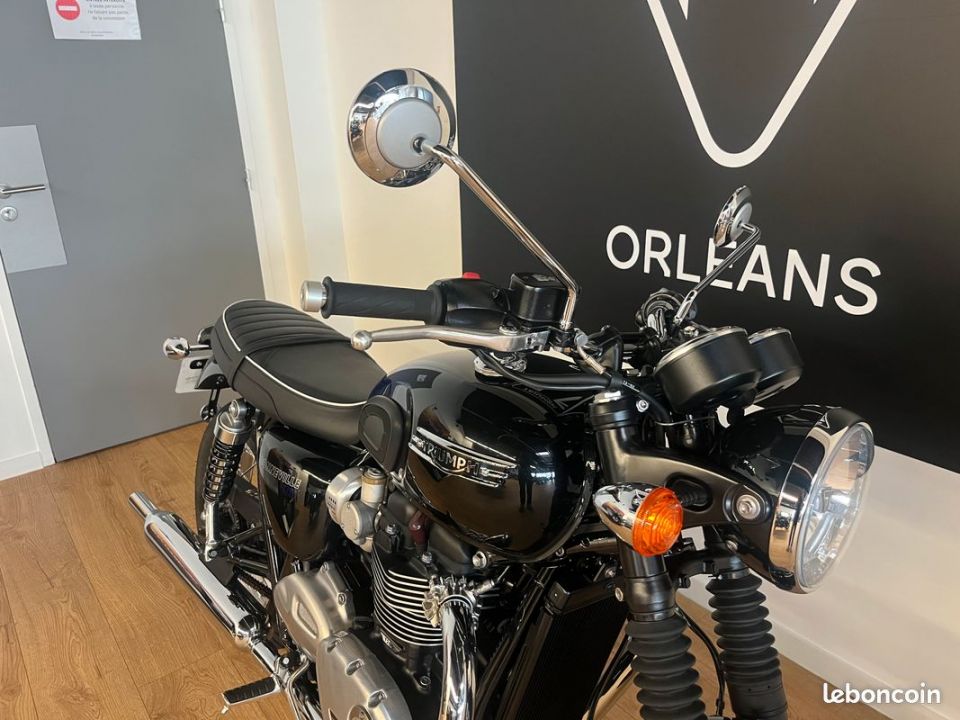 TRIUMPH BONNEVILLE T120 1200 4