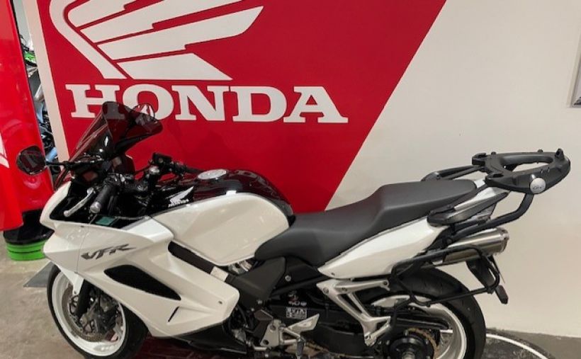 HONDA VFR 800 VTEC 3