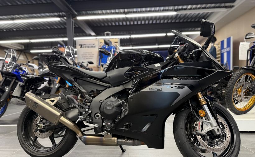 YAMAHA R9 4