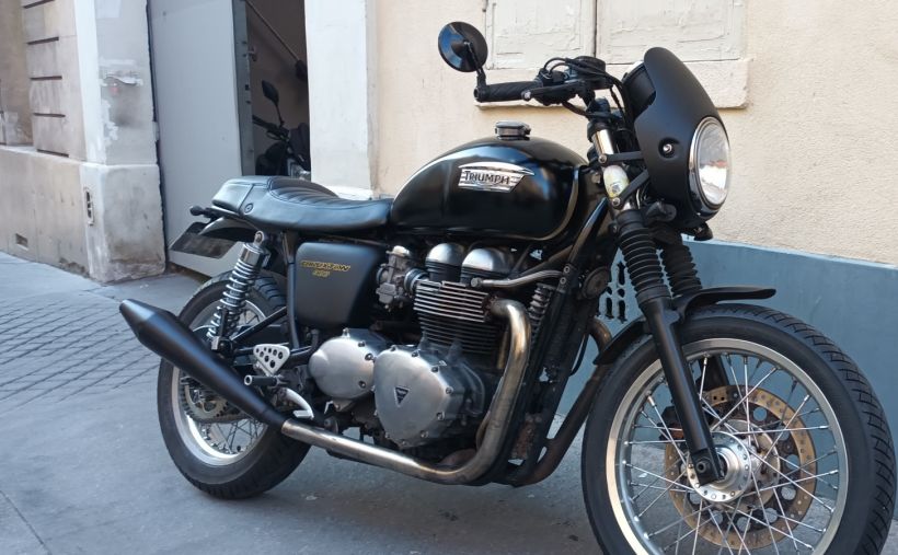 TRIUMPH THRUXTON 900 1