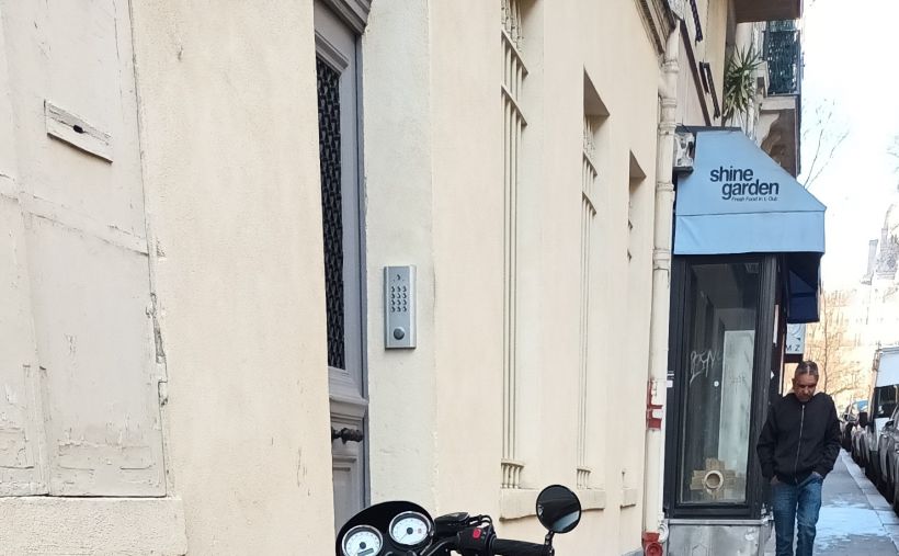 TRIUMPH THRUXTON 900 2