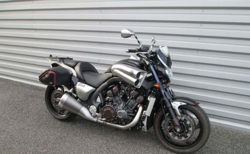 YAMAHA V-MAX 1700 0