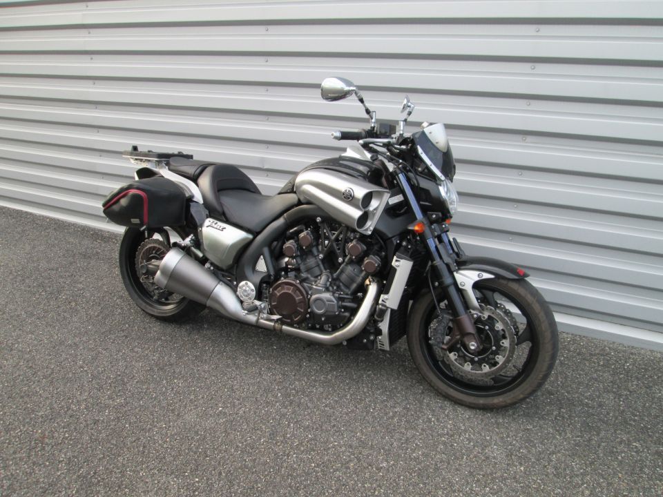YAMAHA V-MAX 1700 0