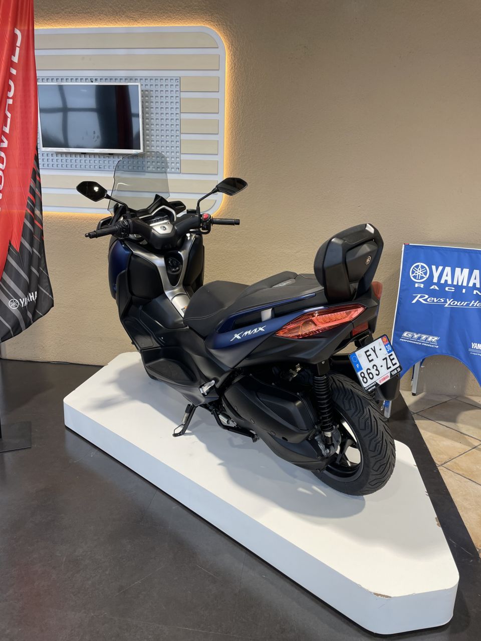 YAMAHA XMAX 300 1