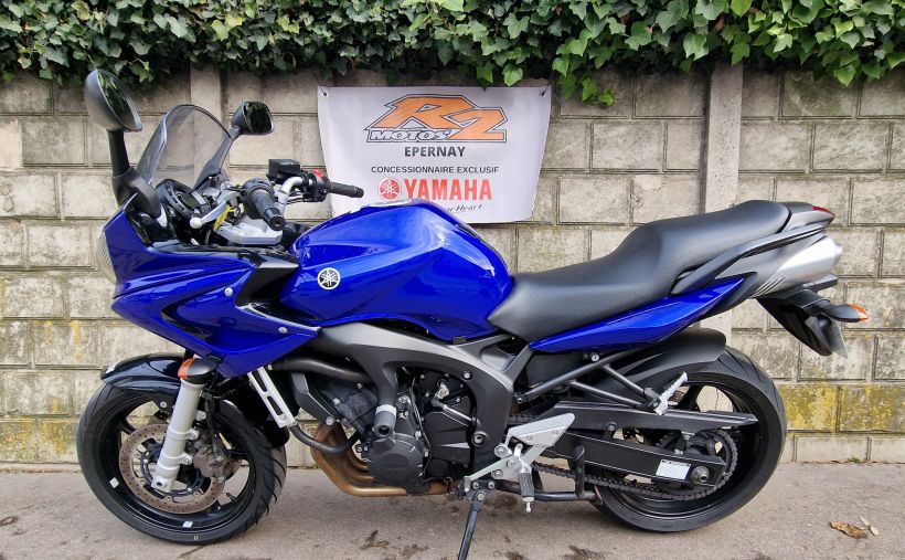 YAMAHA FZ6 600 FAZER 4