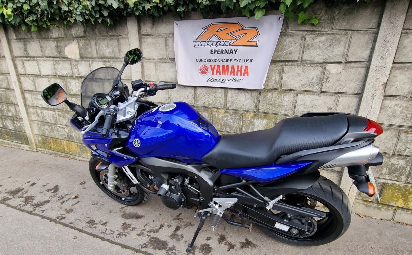 YAMAHA FZ6 600 FAZER 5