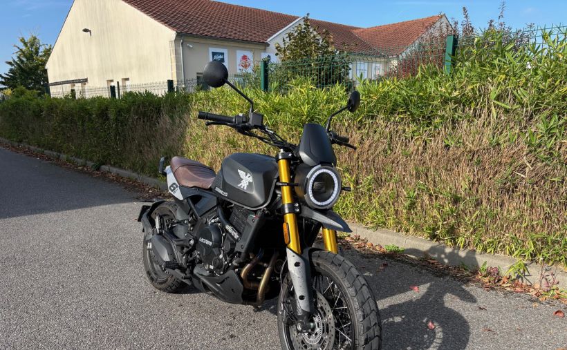 MOTO MORINI SEIEMMEZZO SCR 650 0