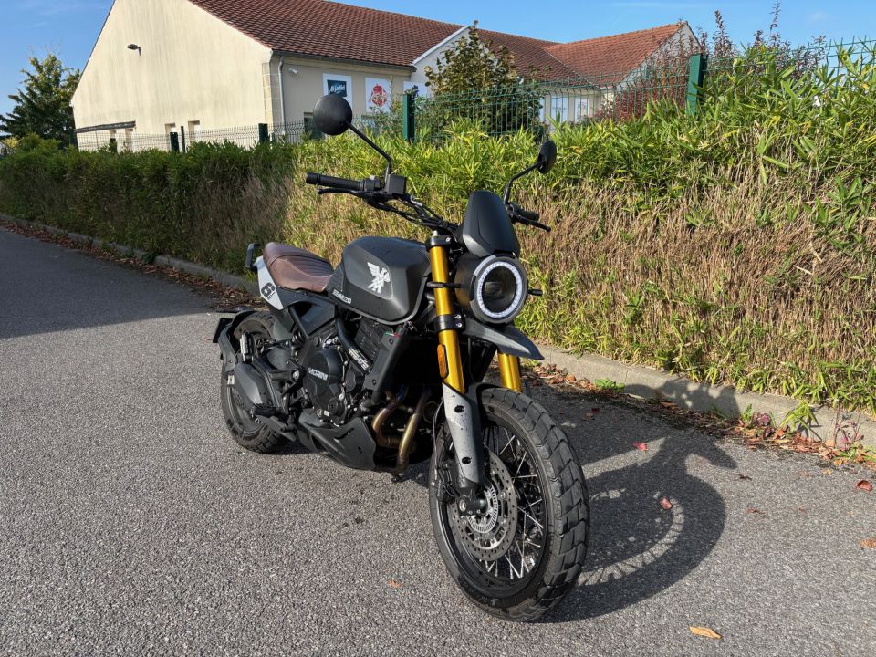 MOTO MORINI SEIEMMEZZO SCR 650 5