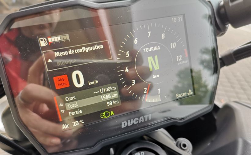 DUCATI DIAVEL V4 8