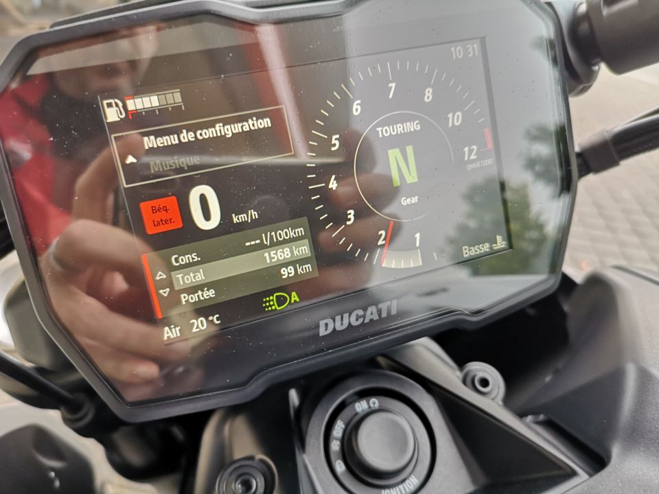 DUCATI DIAVEL V4 8