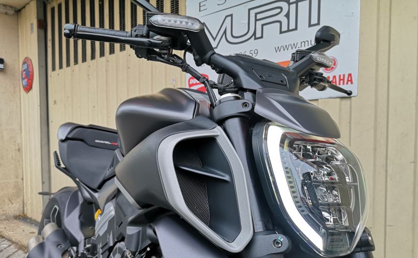DUCATI DIAVEL V4 12