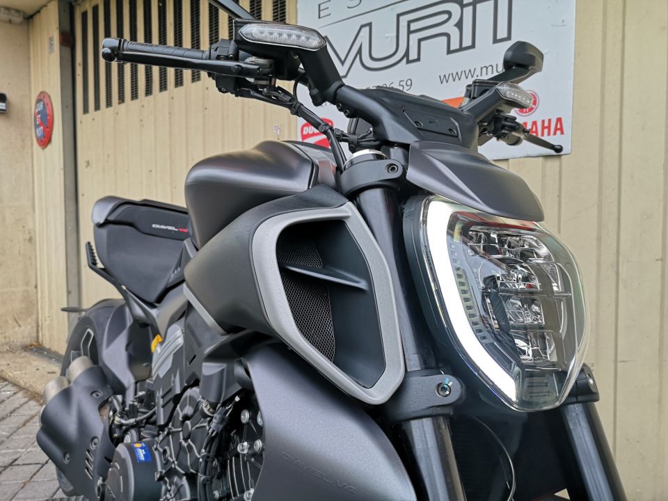 DUCATI DIAVEL V4 16