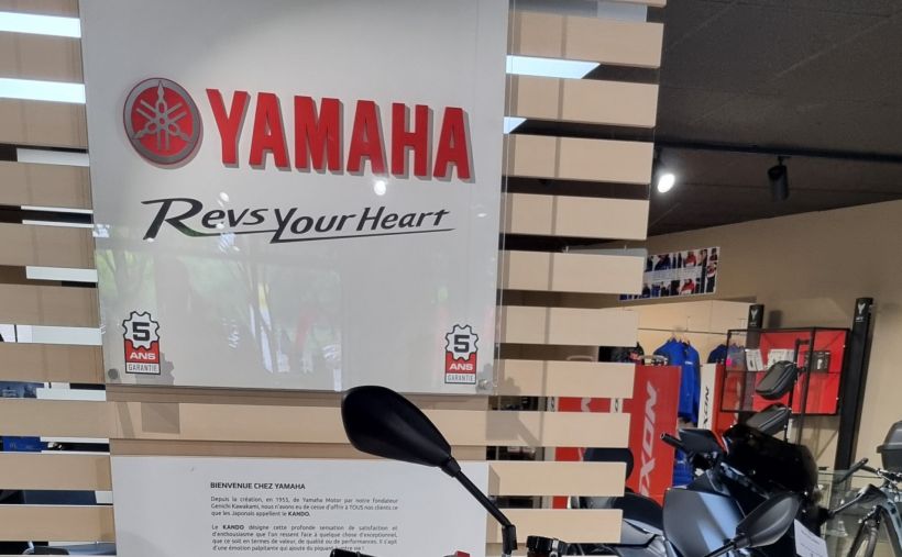 YAMAHA MT-09  Y-AMT 0