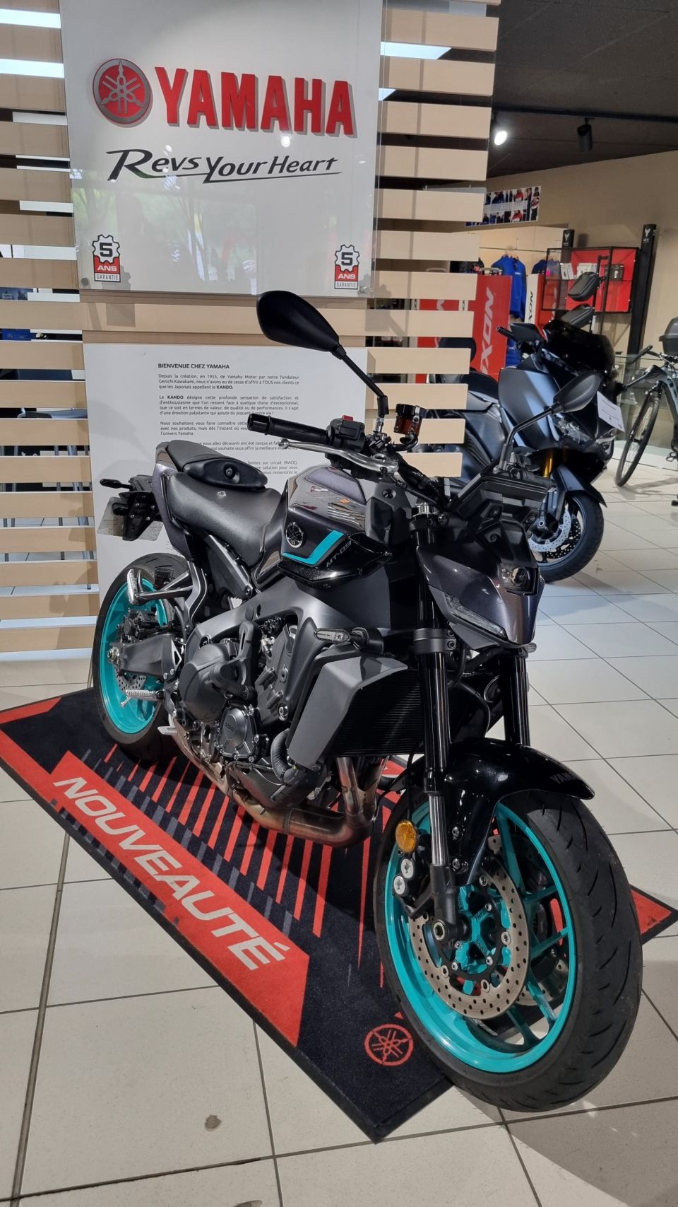 YAMAHA MT-09  Y-AMT 0