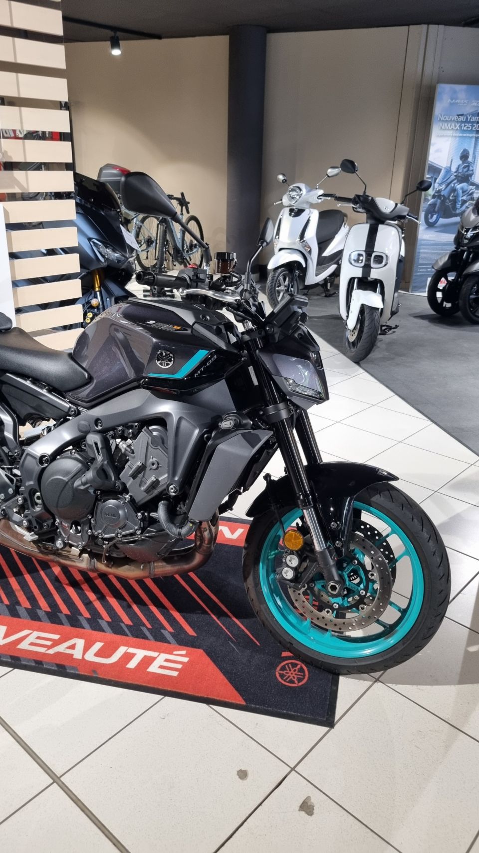 YAMAHA MT-09  Y-AMT 1