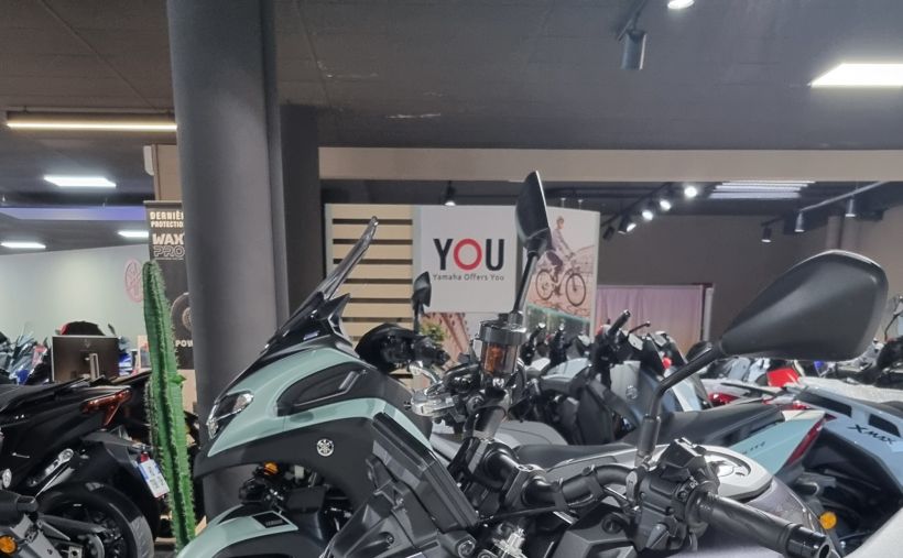YAMAHA MT-09  Y-AMT 2