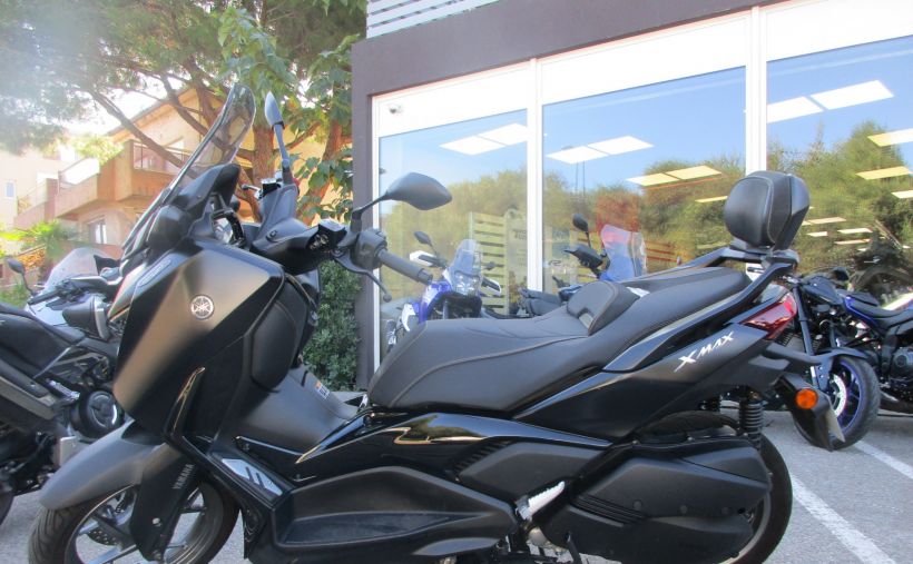 YAMAHA XMAX 300 Tech Max 0