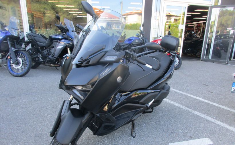 YAMAHA XMAX 300 Tech Max 1