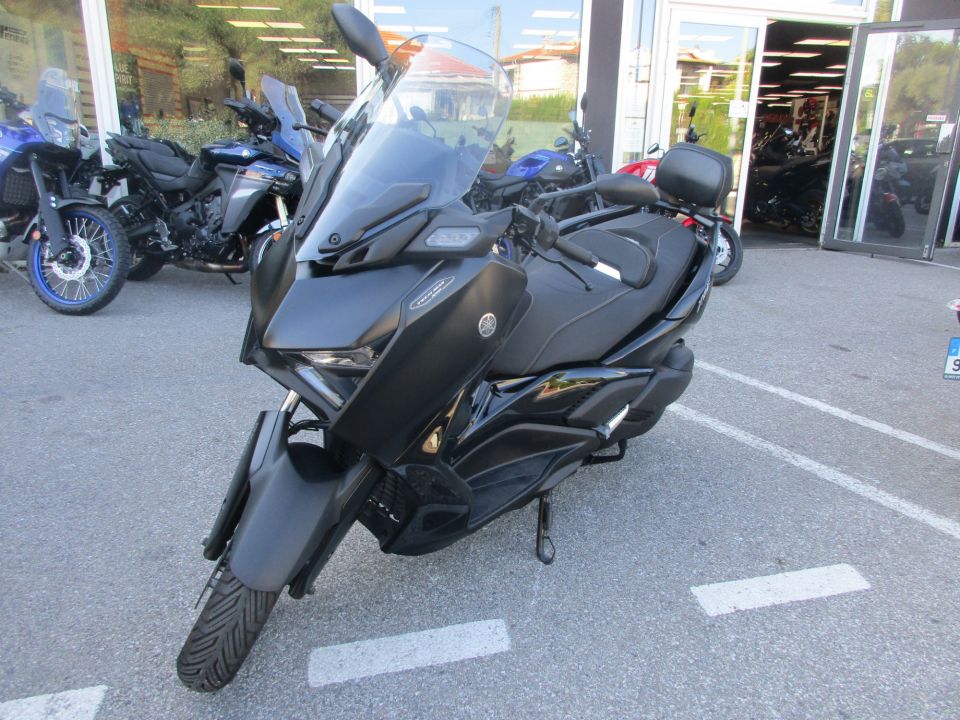 YAMAHA XMAX 300 Tech Max 1