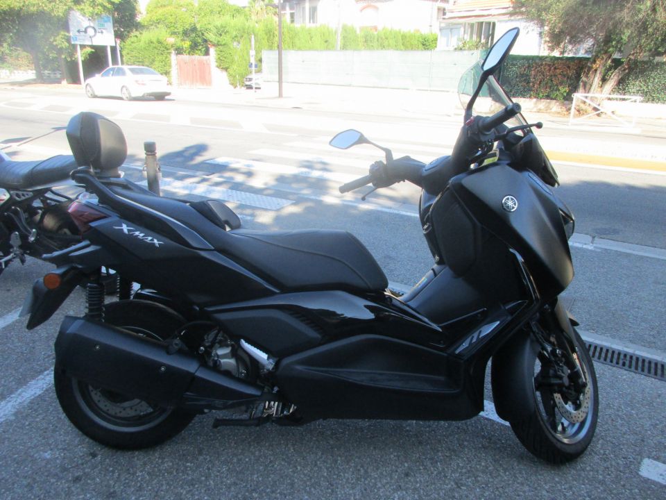 YAMAHA XMAX 300 Tech Max 2