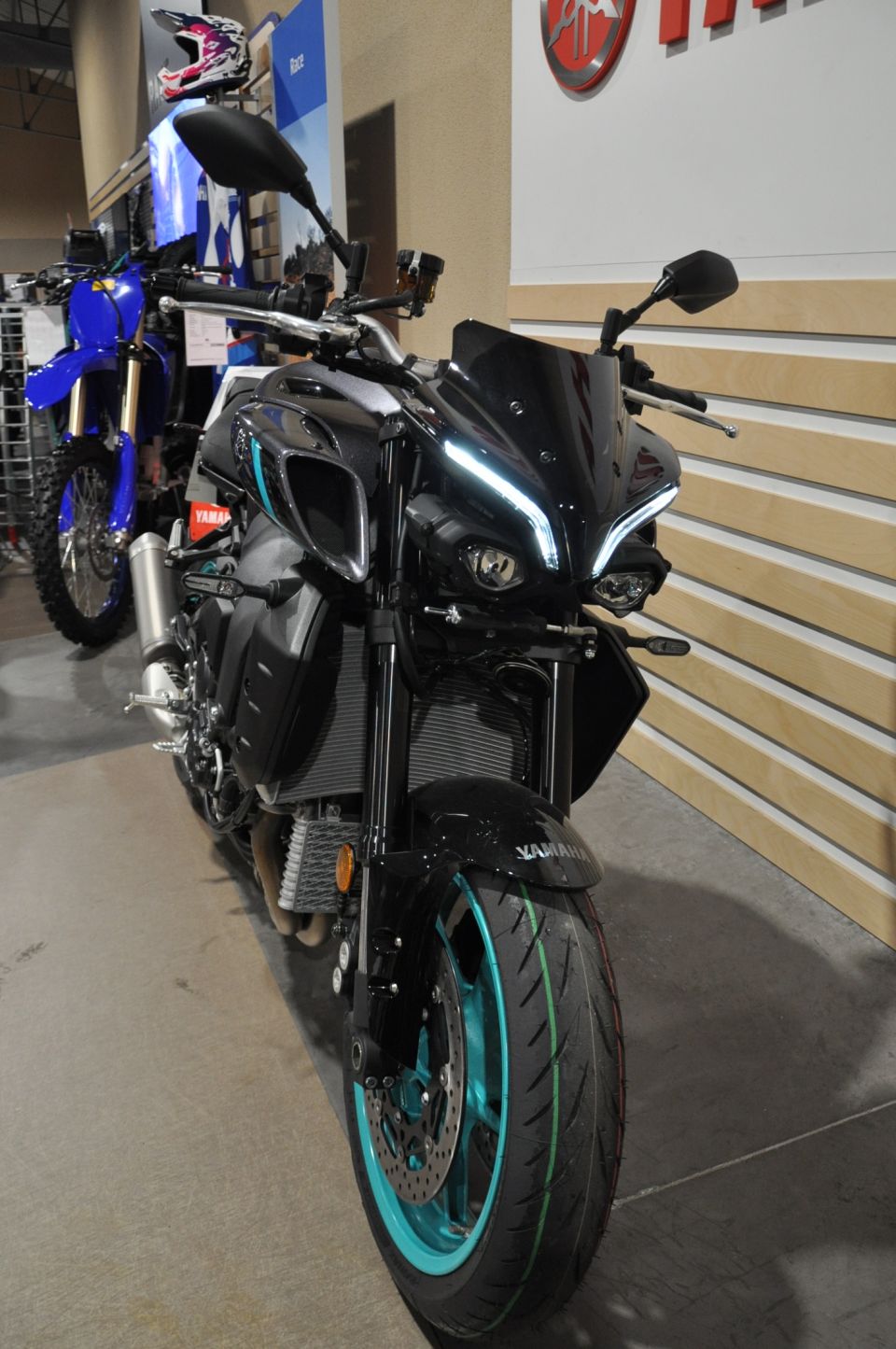 YAMAHA MT-10 6