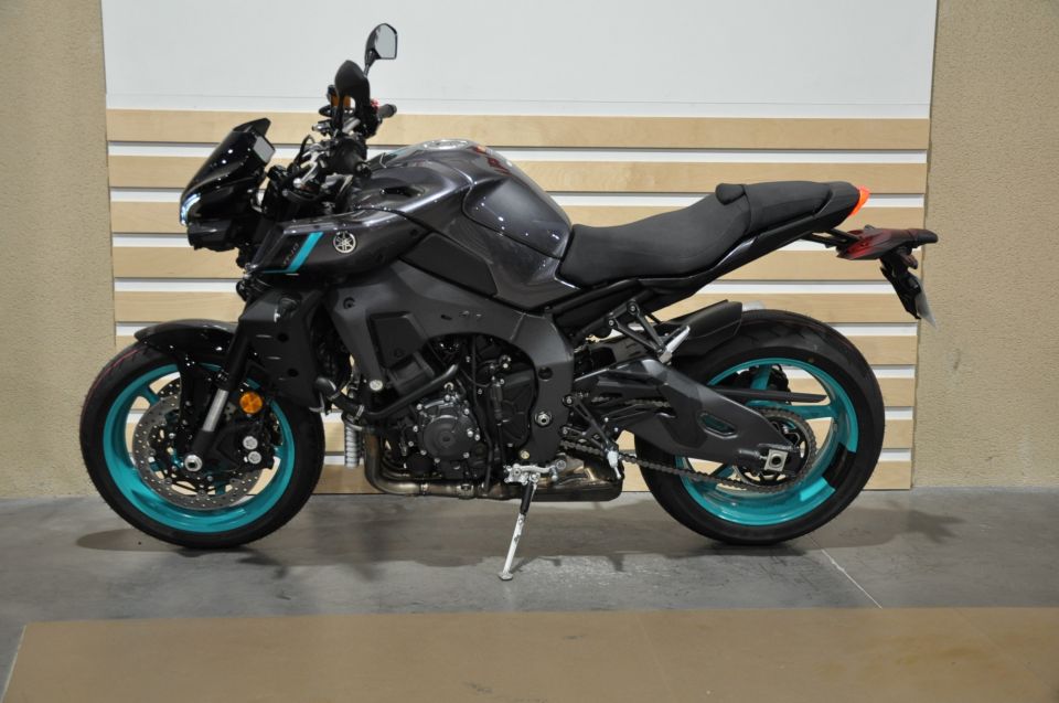 YAMAHA MT-10 7
