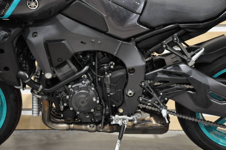 YAMAHA MT-10 8