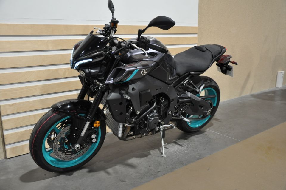 YAMAHA MT-10 11