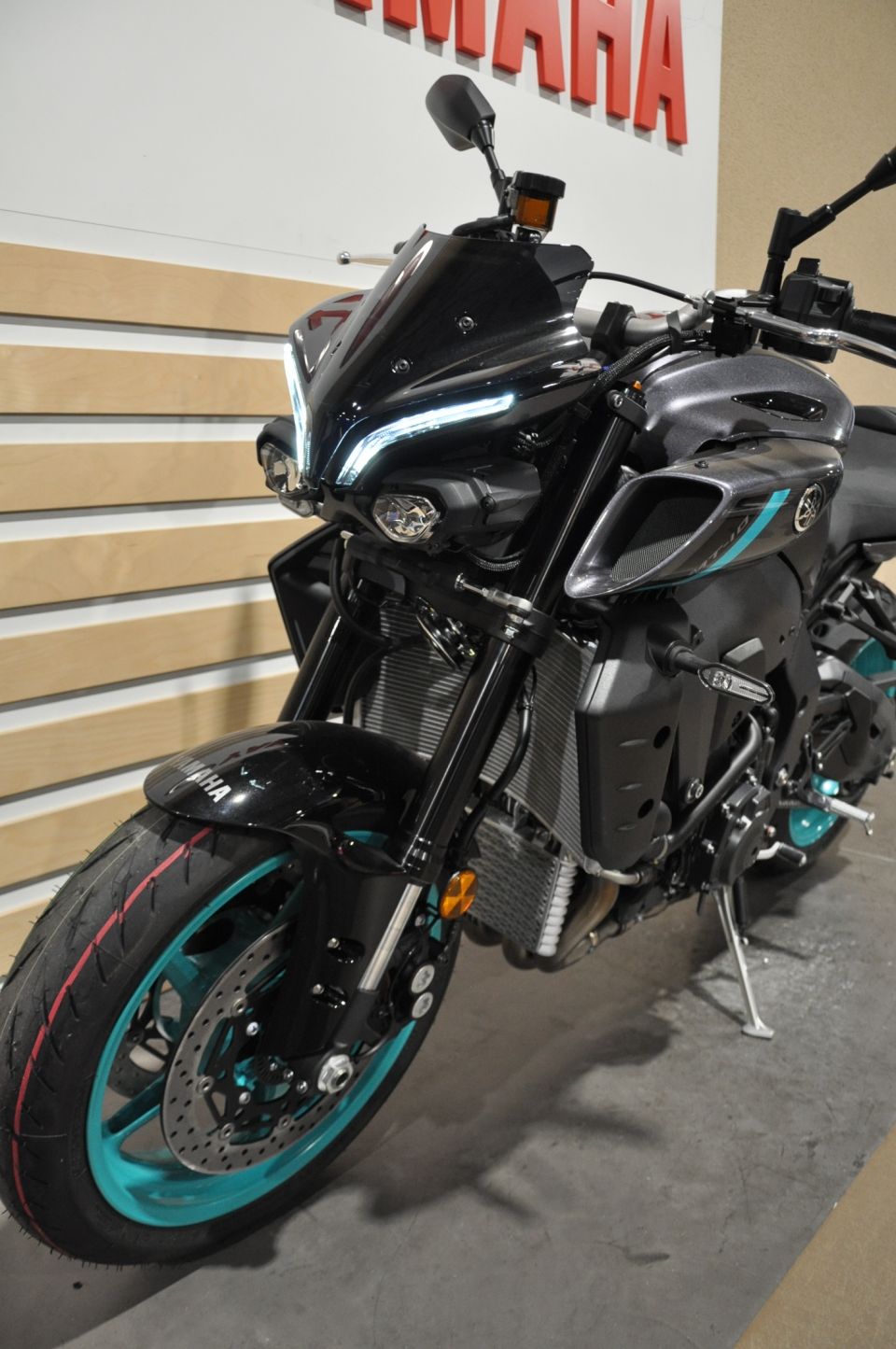 YAMAHA MT-10 12