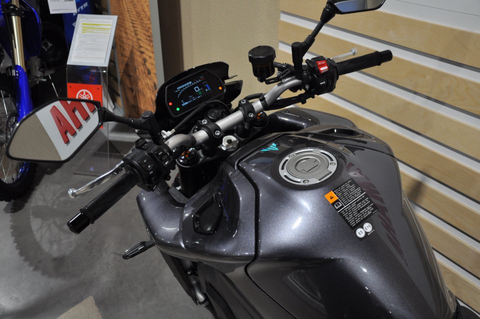 YAMAHA MT-10 14