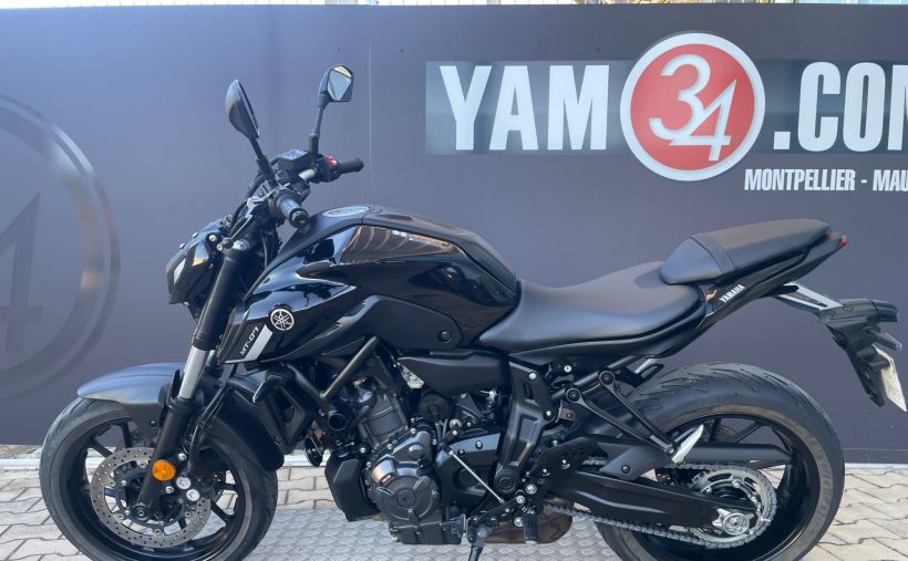 YAMAHA MT-07 4