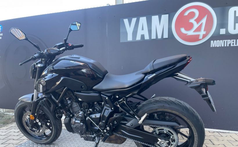 YAMAHA MT-07 6
