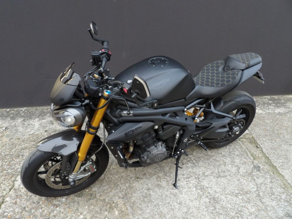 TRIUMPH SPEED TRIPLE 1200 RS 4
