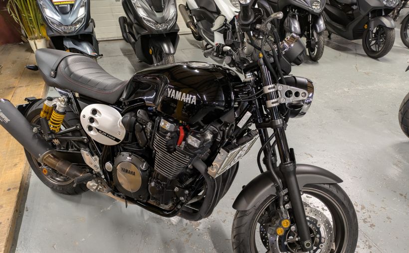 YAMAHA XJR 1300 RACER 40