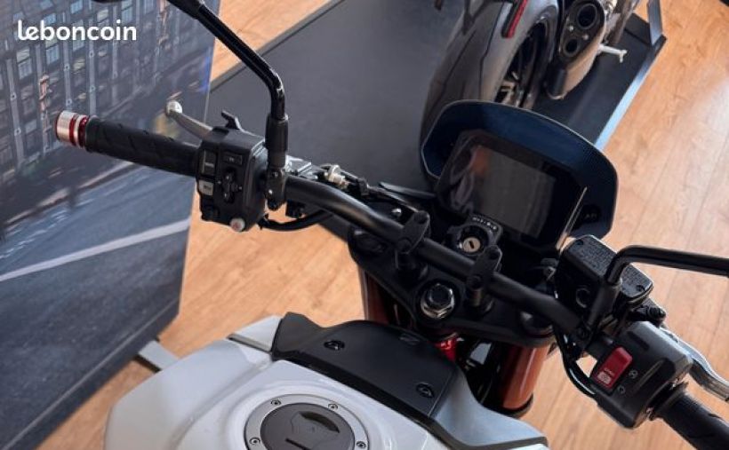 HONDA CB 750 HORNET 2