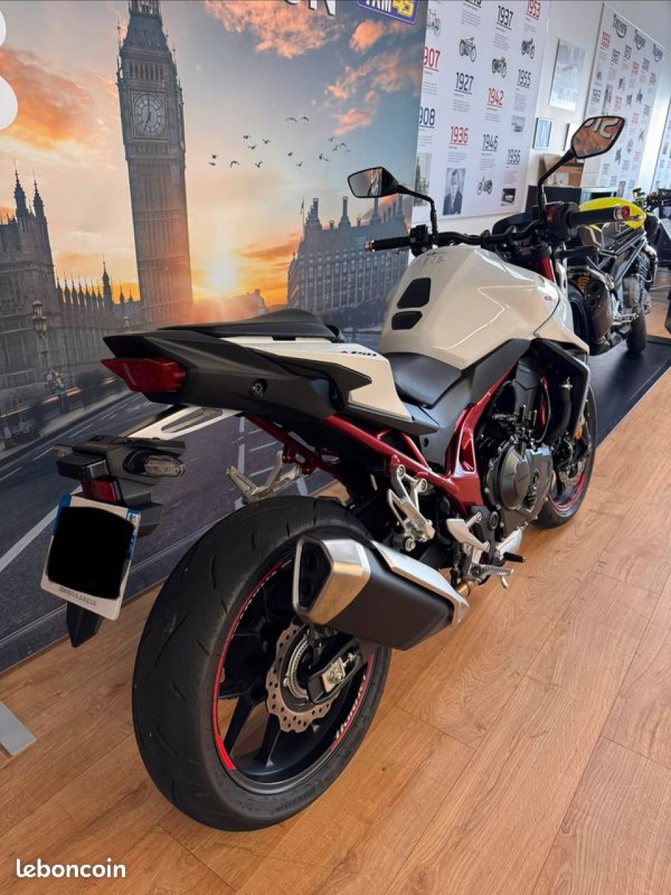 HONDA CB 750 HORNET 6