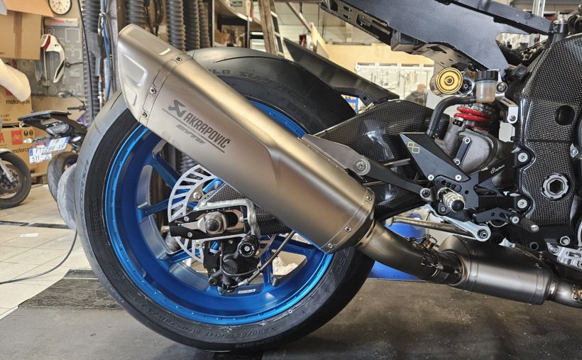 YAMAHA YZF 1000 R1 1