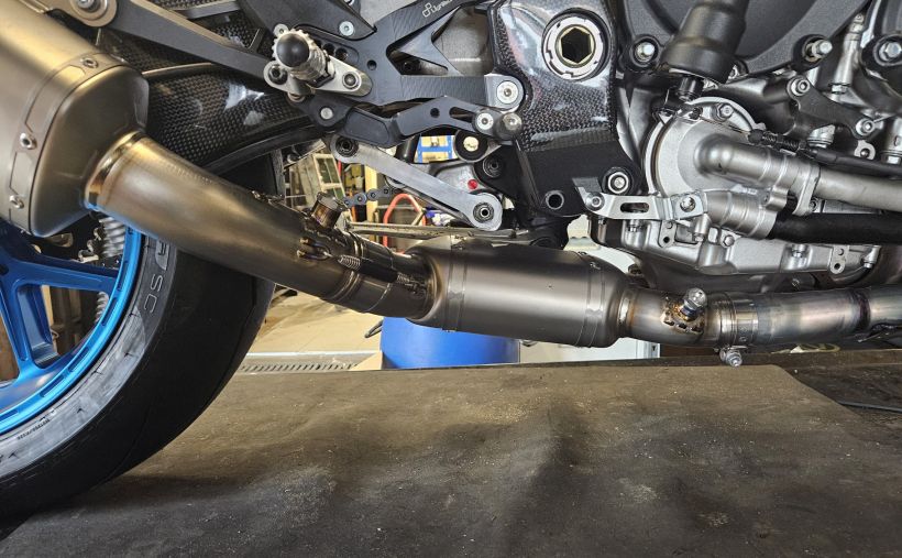 YAMAHA YZF 1000 R1 5