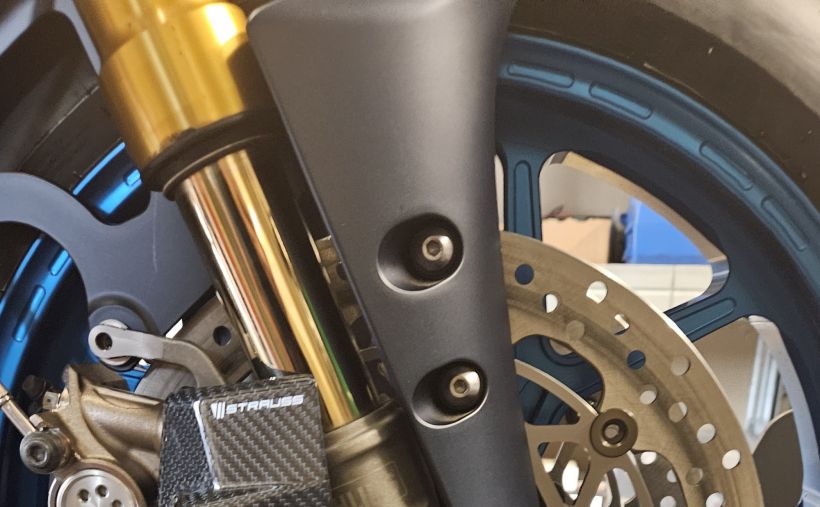 YAMAHA YZF 1000 R1 8